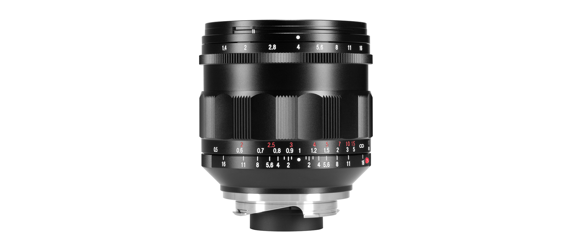 Obiektyw Voigtlander Nokton 21 mm f/1,4 z mocowaniem Leica M widziany z boku