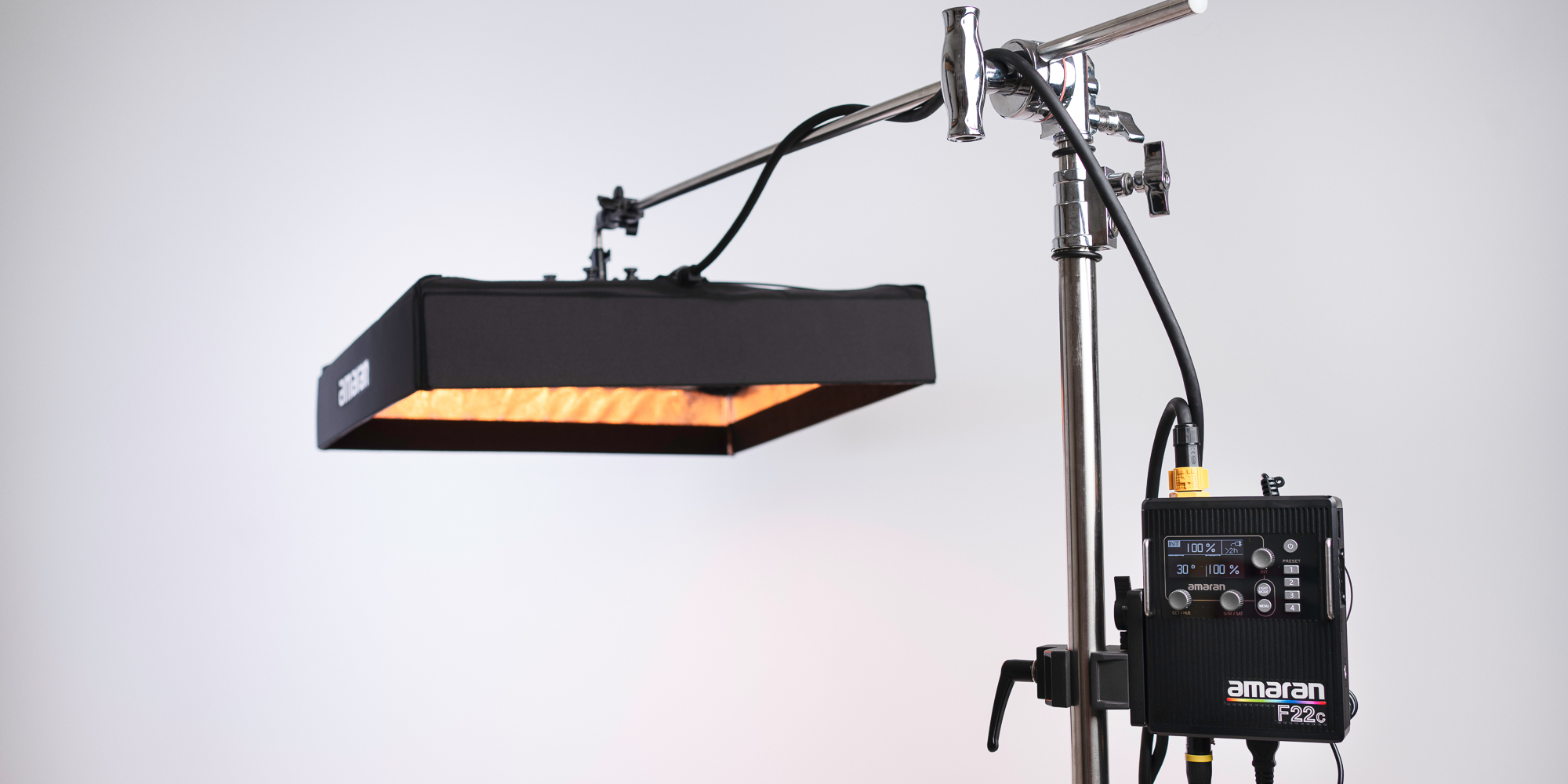 Lampa LED Amaran F22c - V-mount - Wygodny transport