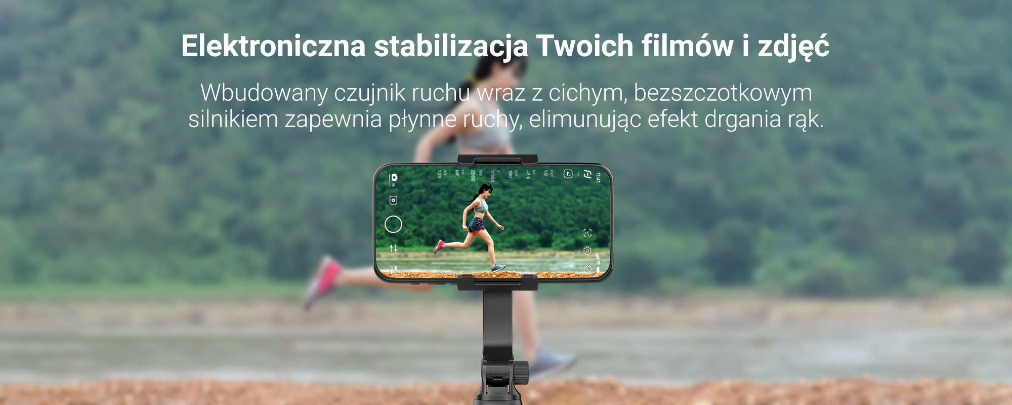 Dziewczyna nagrywa smartfonem umieszczonym na gimbalu widoki pokazujace urok miasta