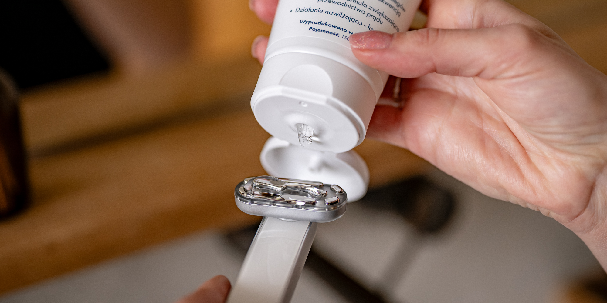 Żel przewodzący Humanas Electrogel - 150 ml wyciskany z tubki na urządzenie EMS do pielęgnacji skóry twarzy