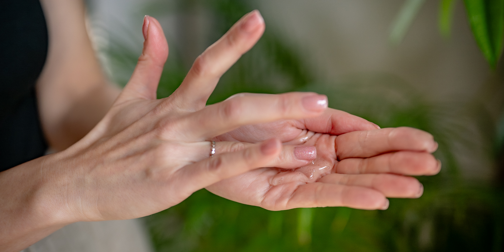 Żel przewodzący Humanas Electrogel - 150 ml rozprowadzany na dłoniach