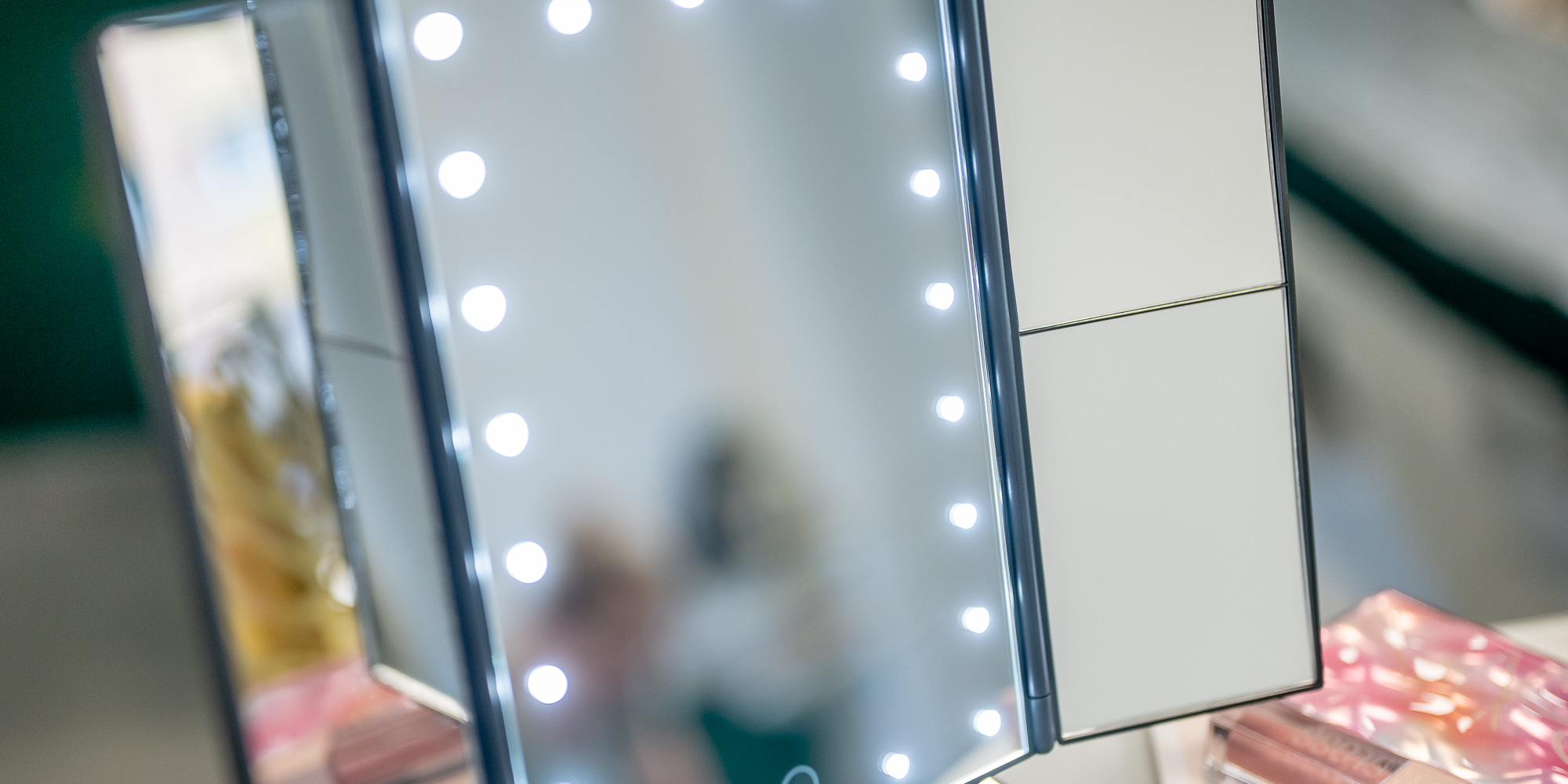 Lusterko do makijażu Humanas HS-ML04 z podświetleniem LED - białe