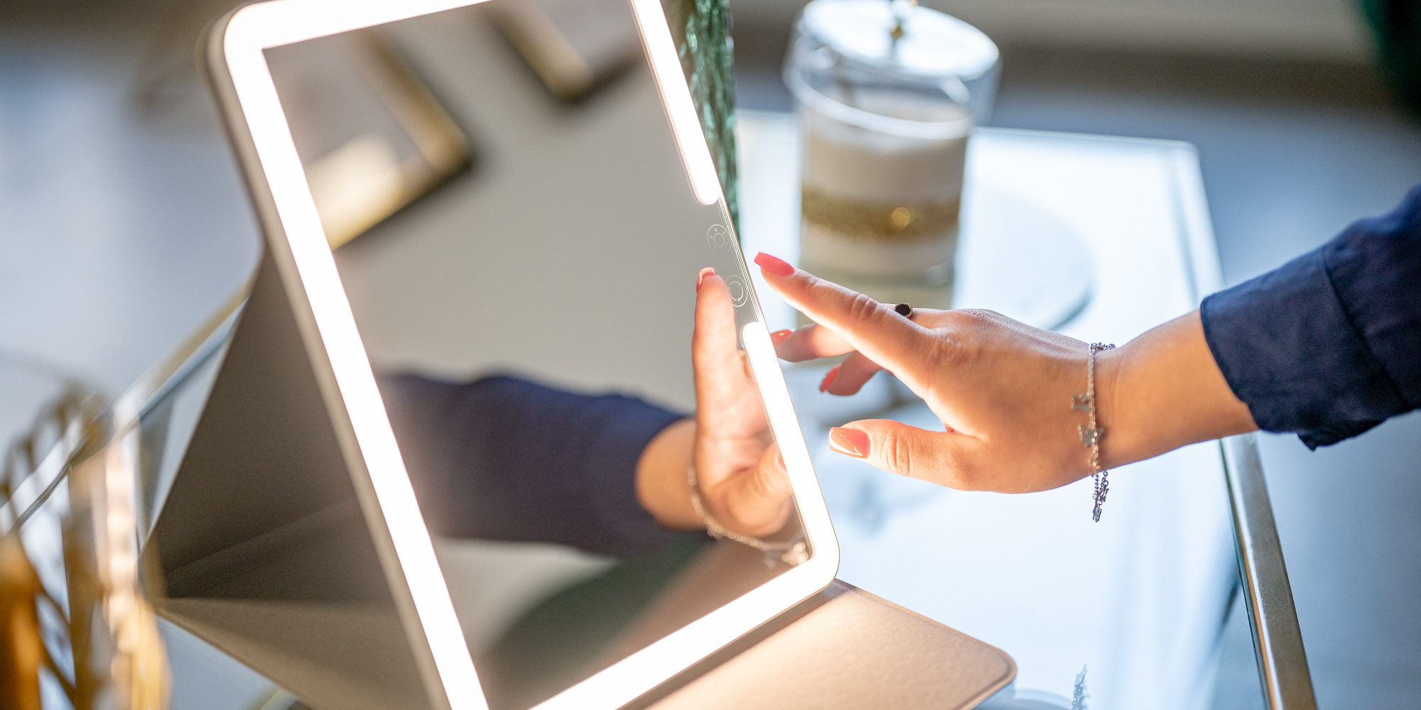 Świąteczny pomysł na prezent dla niej: luksusowe gadżety beauty i akcesoria