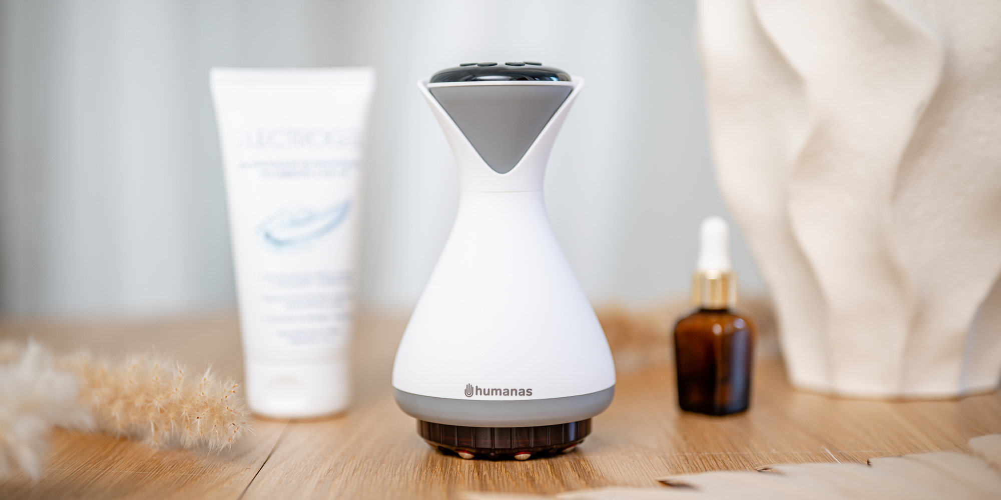 width=100% Masażer antycellulitowy z funkcją bańki chińskiej Humanas DermaSmooth Revive EMS - biały