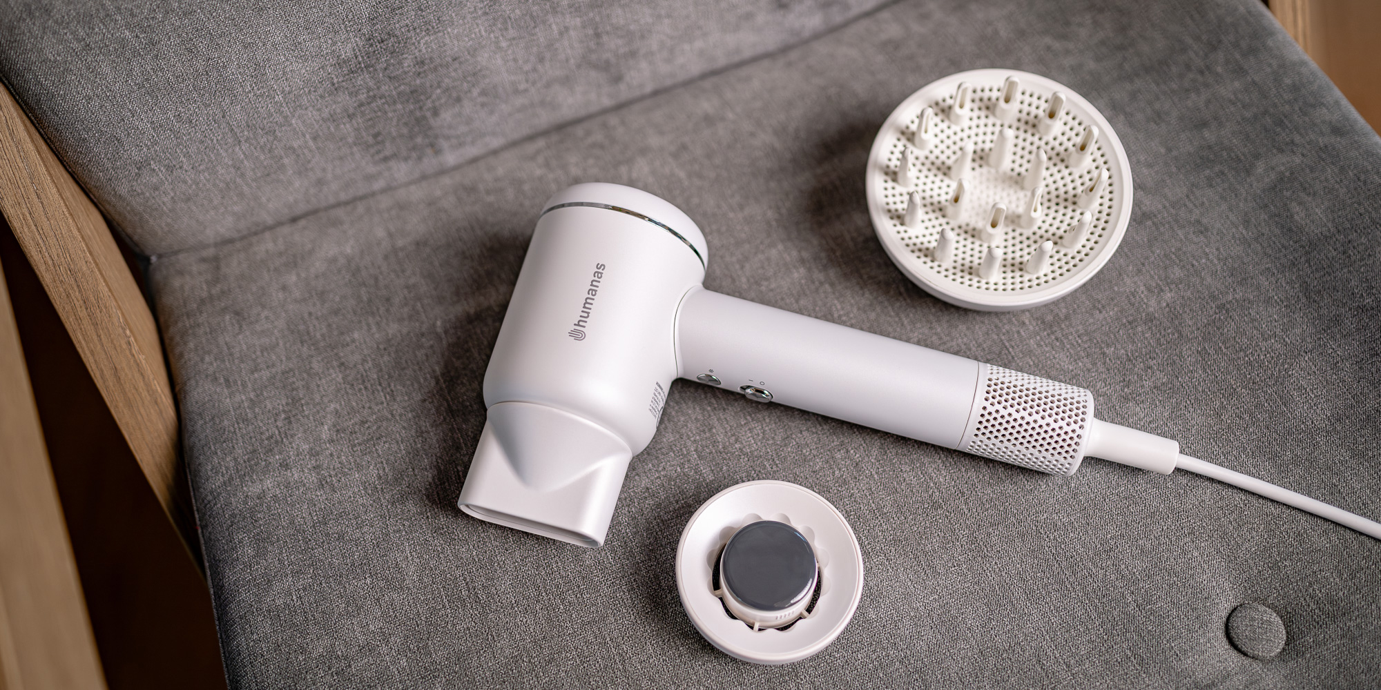 Suszarka do włosów z funkcją jonizowania Humanas AirTouch HD-AT06 - biała