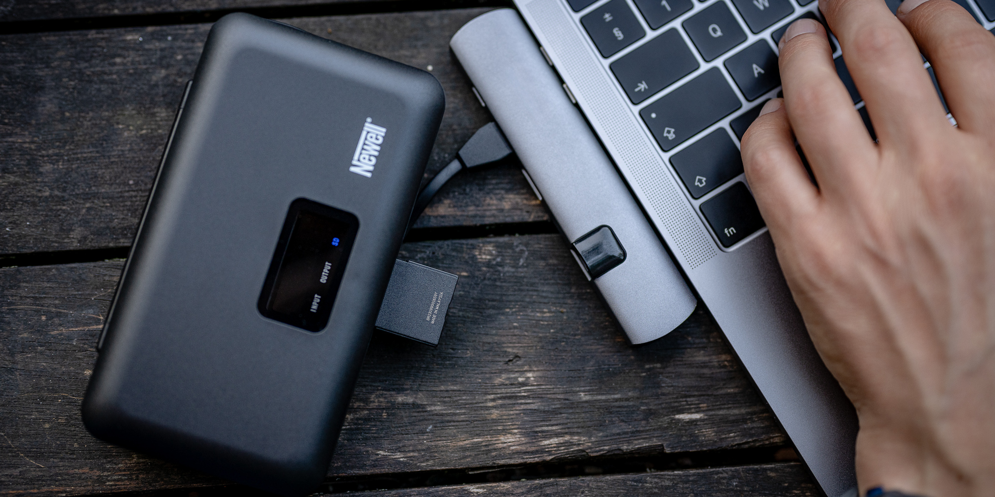 Ładowarka dwukanałowa Newell LCD-PB-SD do akumulatorów BLN-1 do Olympus