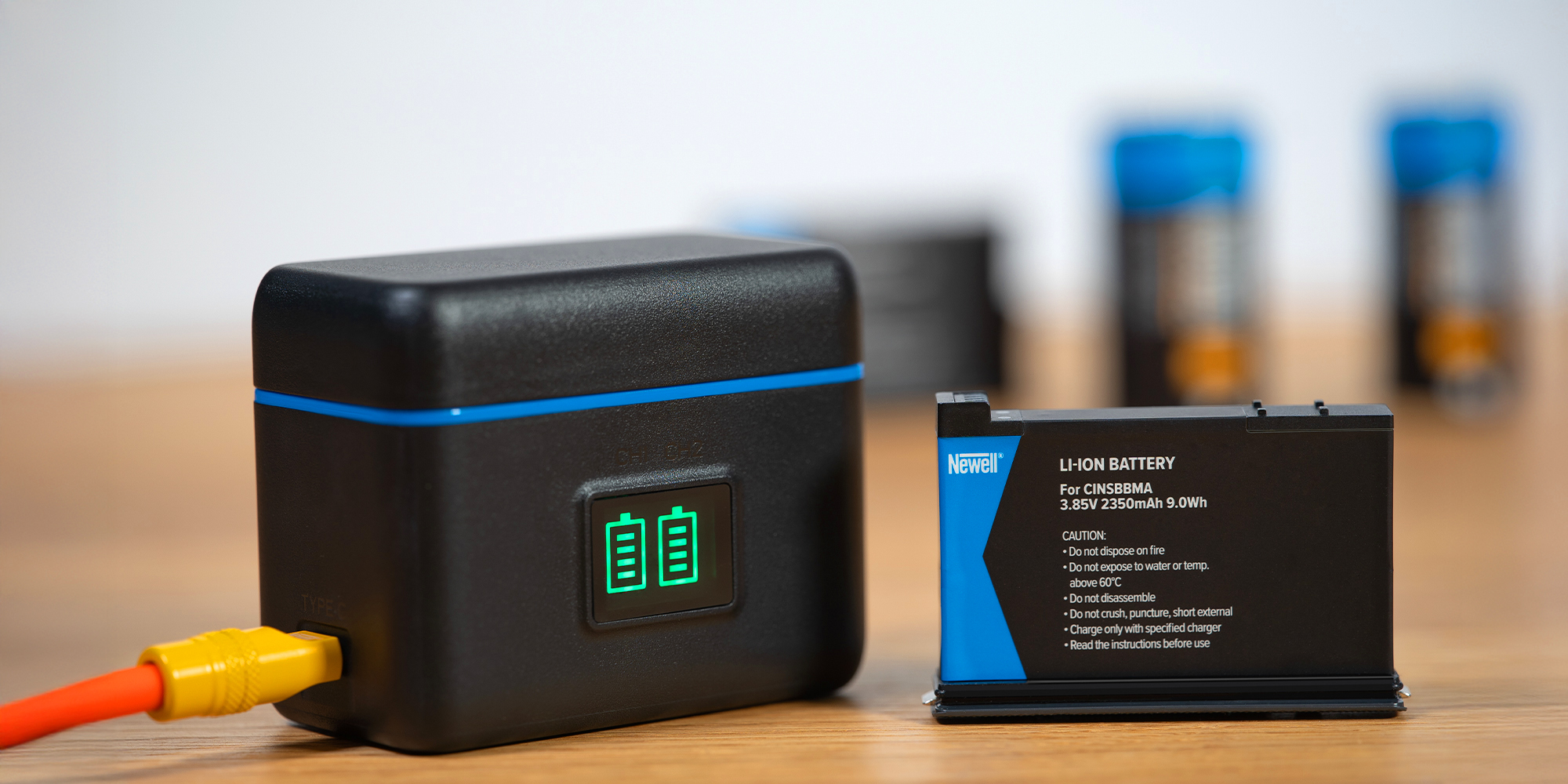 Ładowarka dwukanałowa Newell STD-USB do akumulatorów CINSBBMA do Insta360 X4
