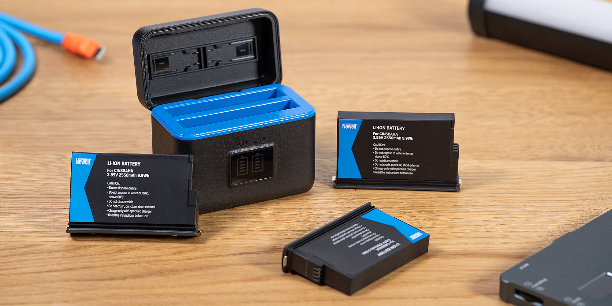 Ładowarka dwukanałowa Newell STD-USB do akumulatorów CINSBBMA do Insta360 X4