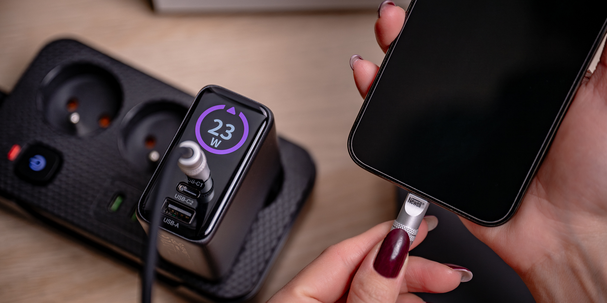 Ładowarka sieciowa Newell GaN 100 W TFT - EU