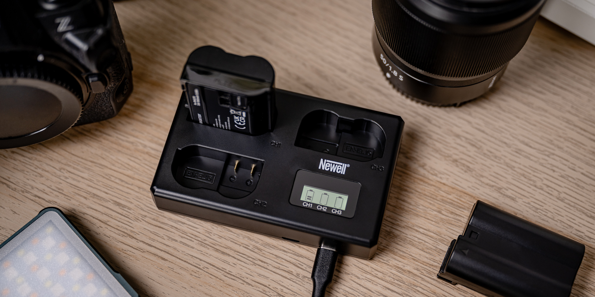 Ładowarka trójkanałowa Newell TT-USB-C do akumulatorów EN-EL15 do Nikon