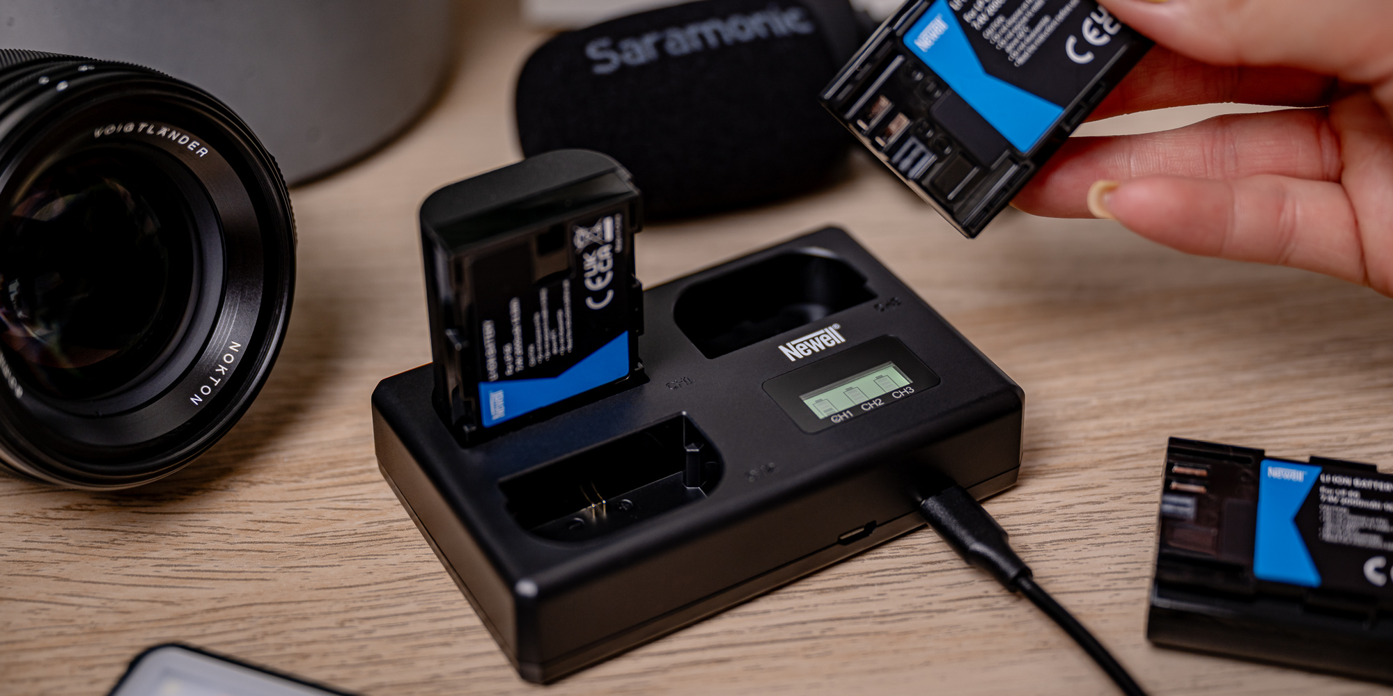 Ładowarka trójkanałowa Newell TT-USB-C do akumulatorów LP-E6 do Canon