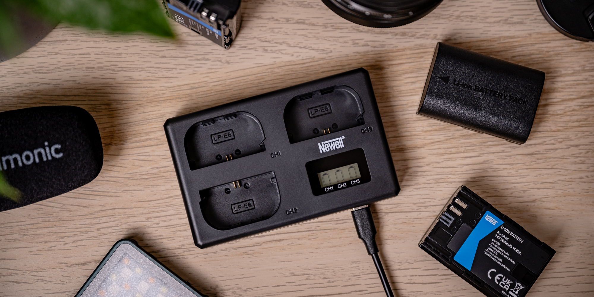 Ładowarka trójkanałowa Newell TT-USB-C do akumulatorów LP-E6 do Canon