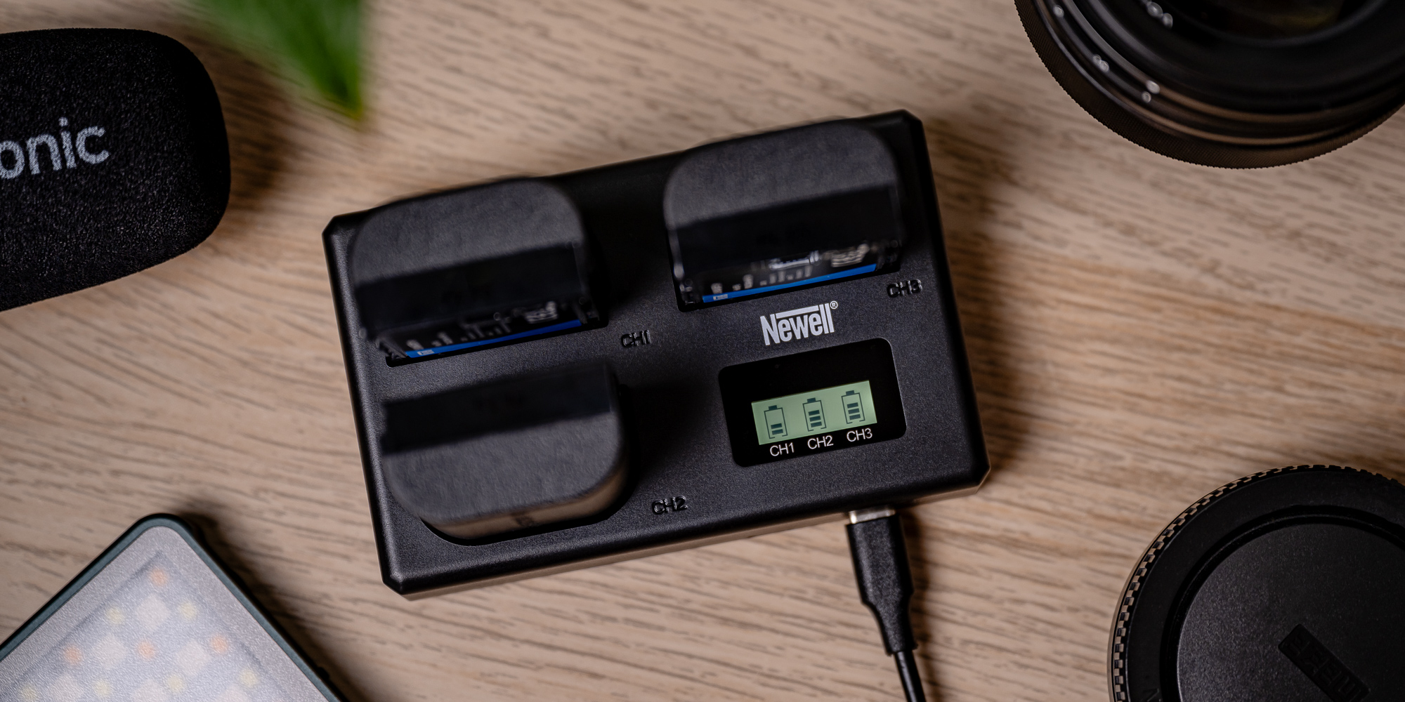 Ładowarka trójkanałowa Newell TT-USB-C do akumulatorów LP-E6 do Canon