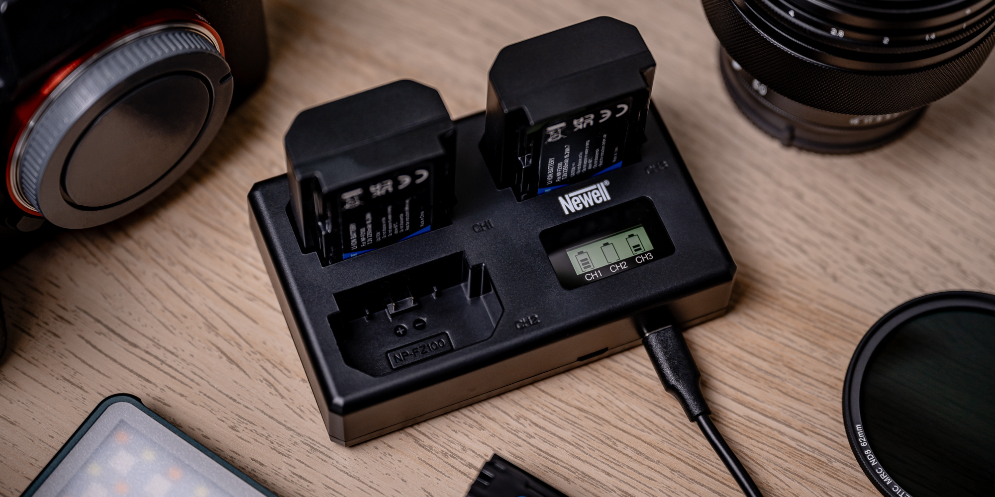 Ładowarka trójkanałowa Newell TT-USB-C do akumulatorów NP-FZ100 do Sony