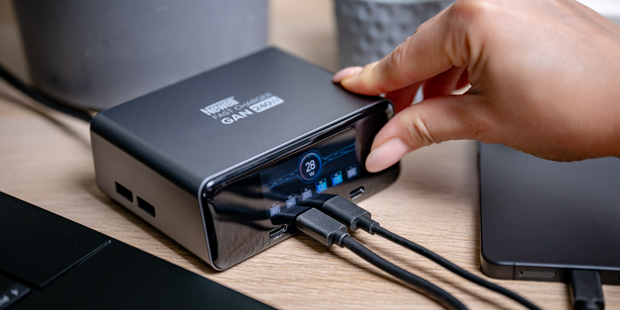 Ładowarka sieciowa Newell GaN 240 W TFT - EU