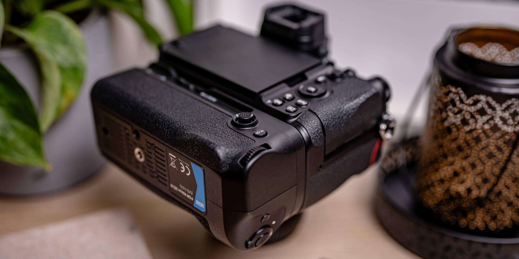 Battery Pack Newell MB-N14 do Nikon