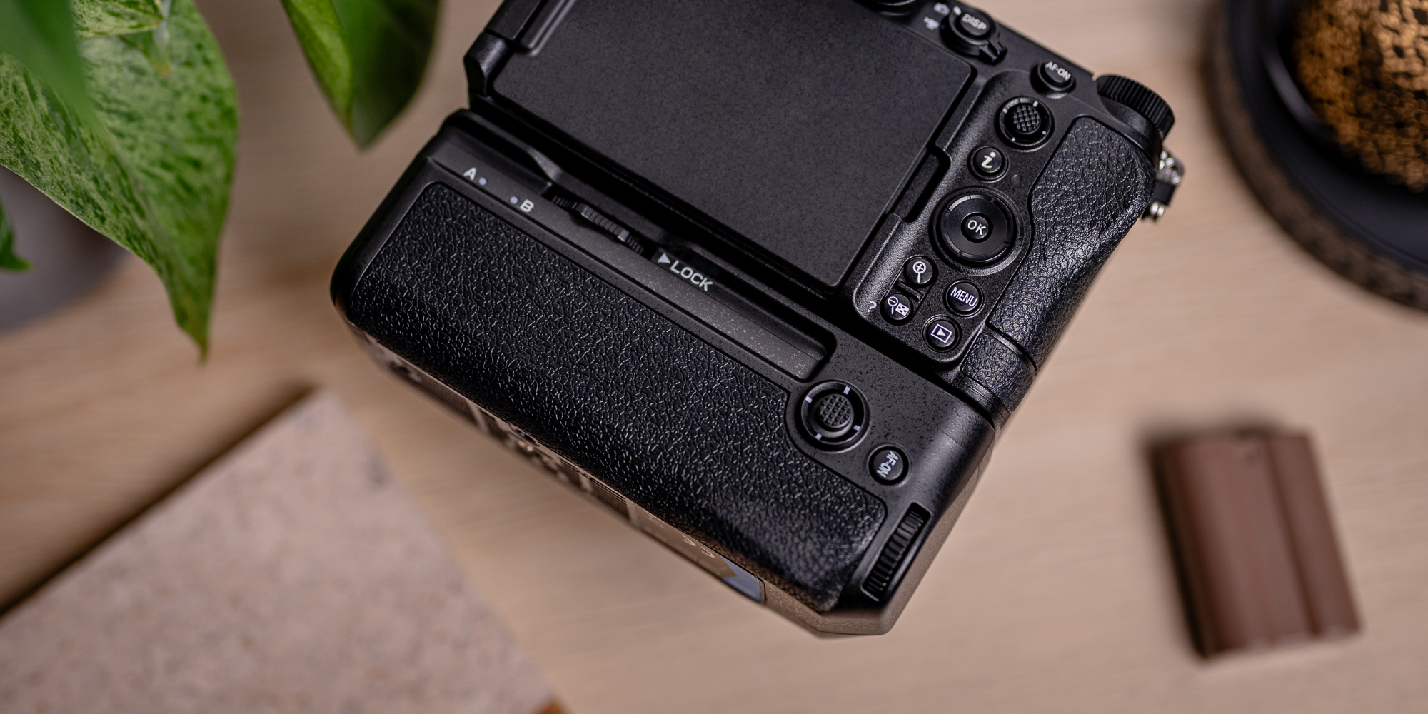 Battery Pack Newell MB-N14 do Nikon