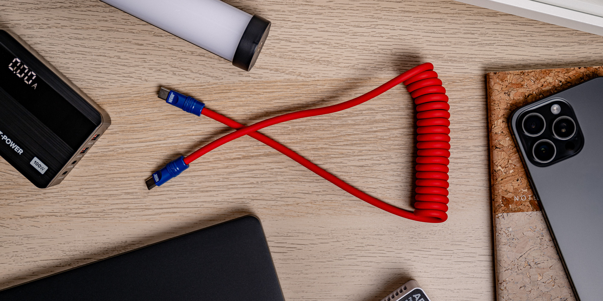 Kabel Newell USB-C - USB-C 100 W, 1,5 m, silikonowy, spiralny, czerwono-granatowy