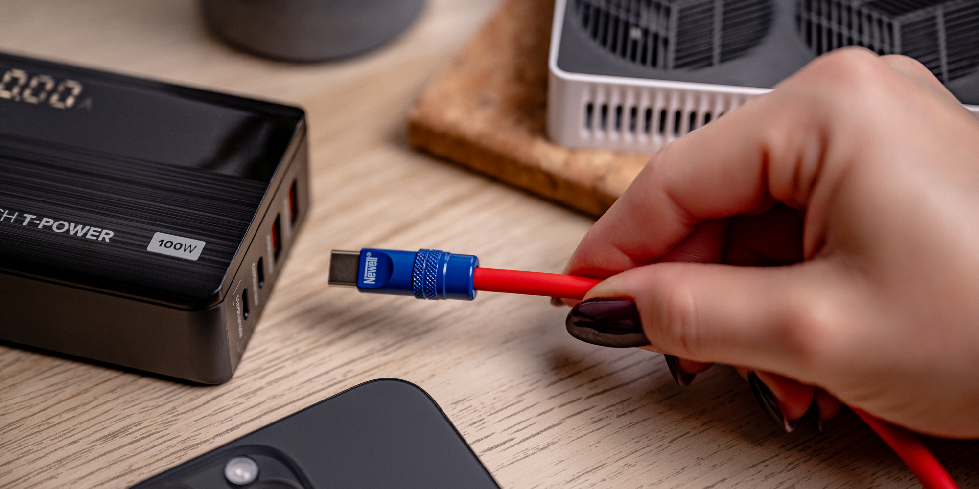 Kabel Newell USB-C - USB-C 100 W, 1,5 m, silikonowy, spiralny, czerwono-granatowy