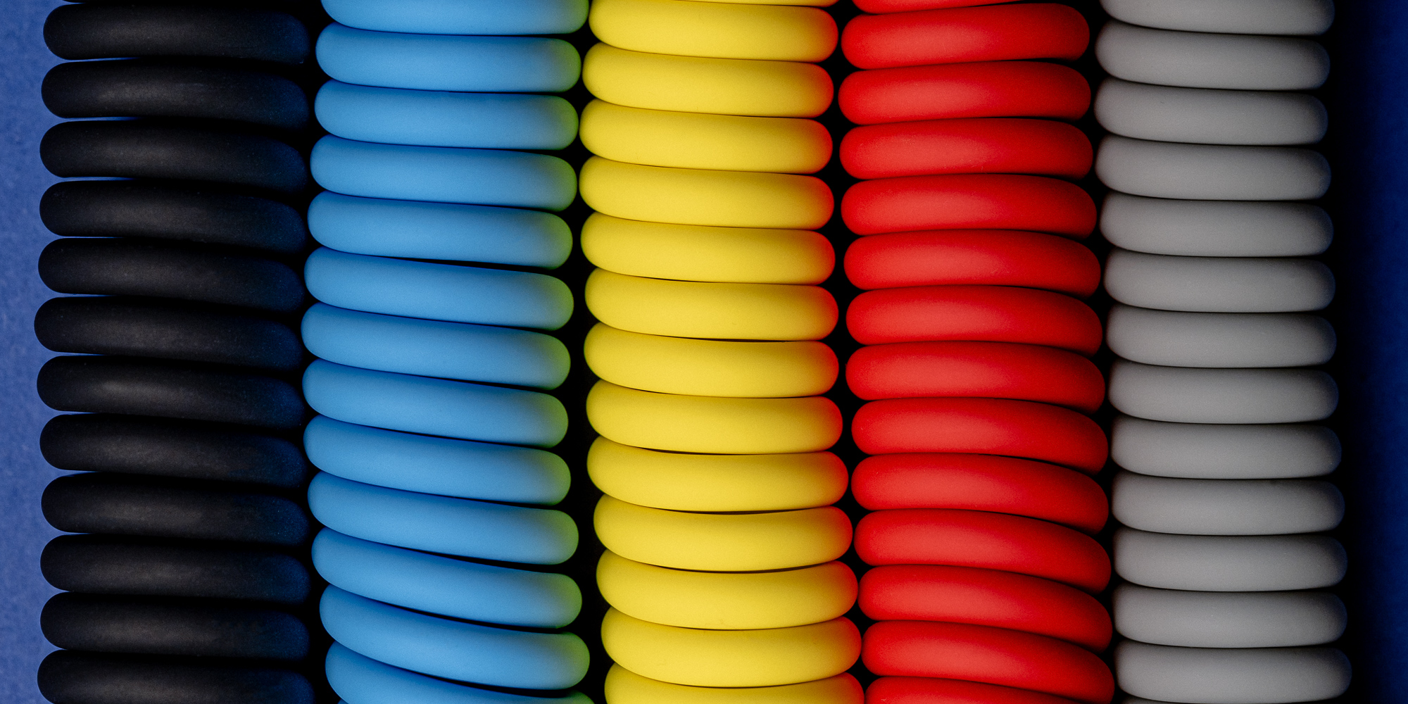 Kabel Newell USB-C - USB-C 100 W, 1,5 m, silikonowy, spiralny, niebiesko-pomarańczowy