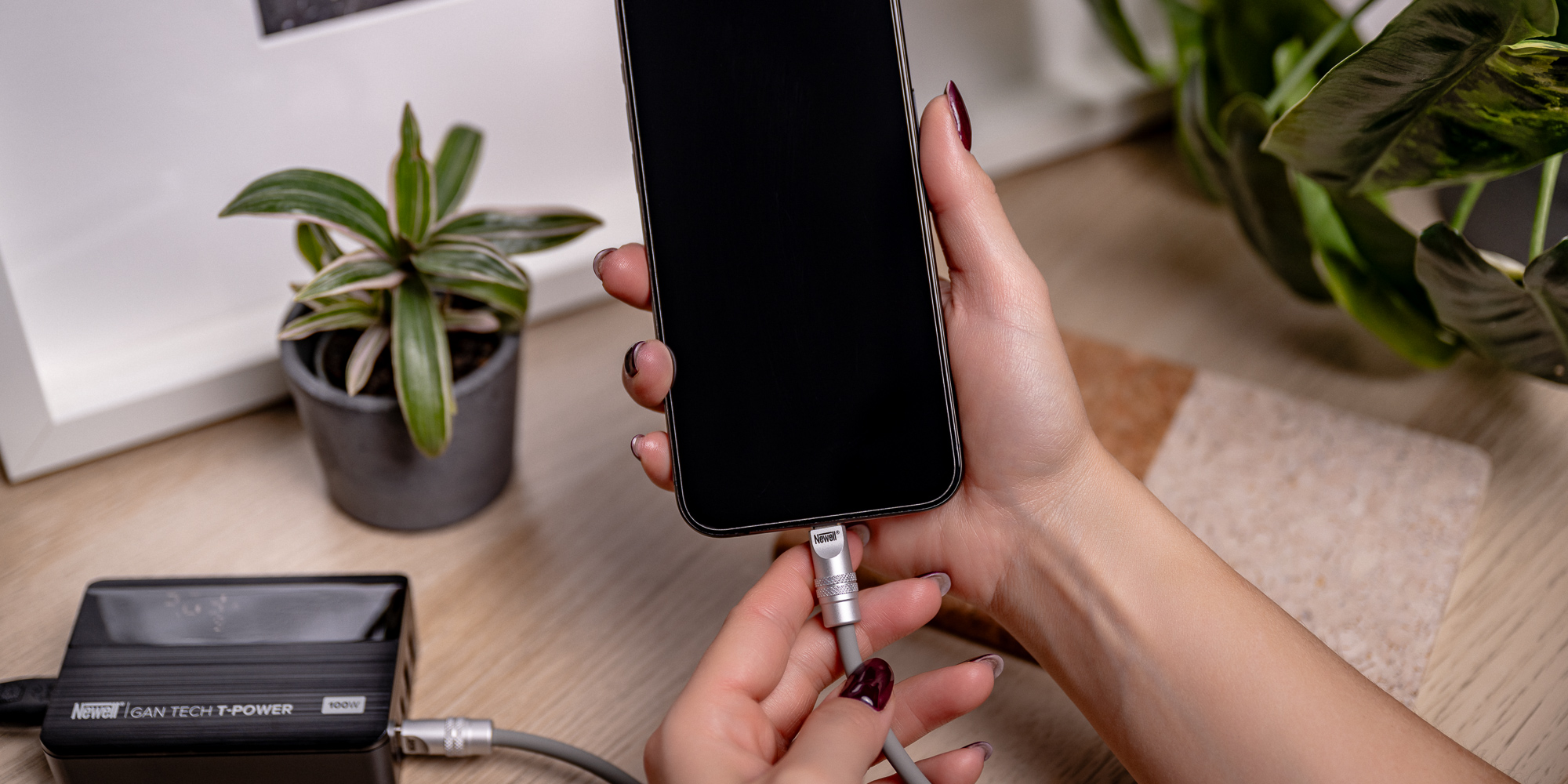 Kabel Newell USB-C - USB-C 100 W, 1,5 m, silikonowy, spiralny, szary