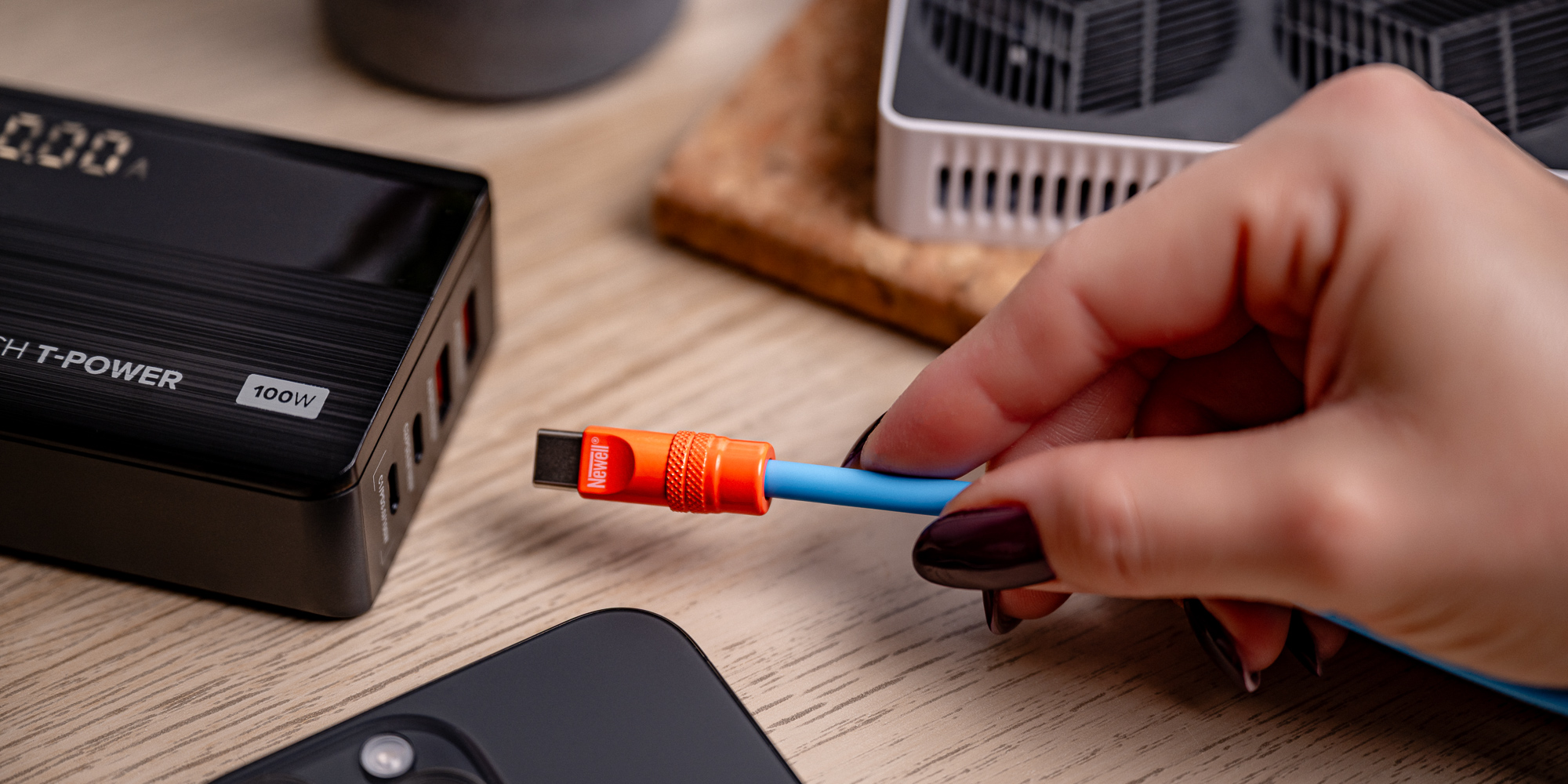 Kabel Newell USB-C - USB-C 100 W, 2 m, silikonowy, niebiesko-pomarańczowy