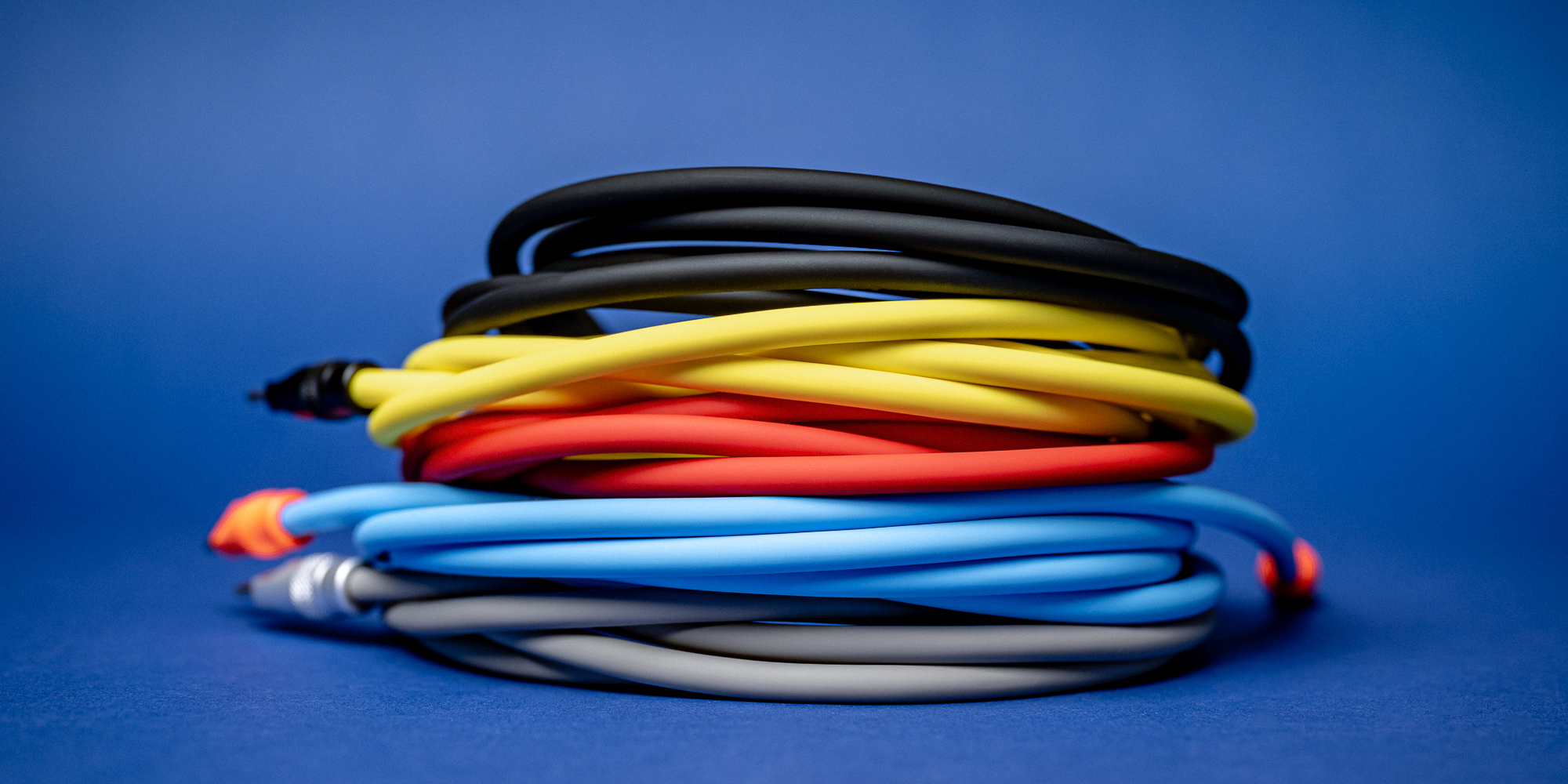 Kabel Newell USB-C - USB-C 100 W, 2 m, silikonowy, niebiesko-pomarańczowy