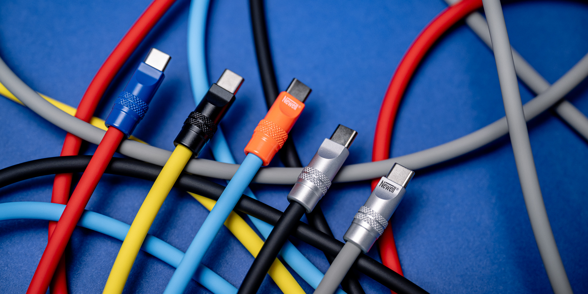 Kabel Newell USB-C - USB-C 100 W, 2 m, silikonowy, niebiesko-pomarańczowy