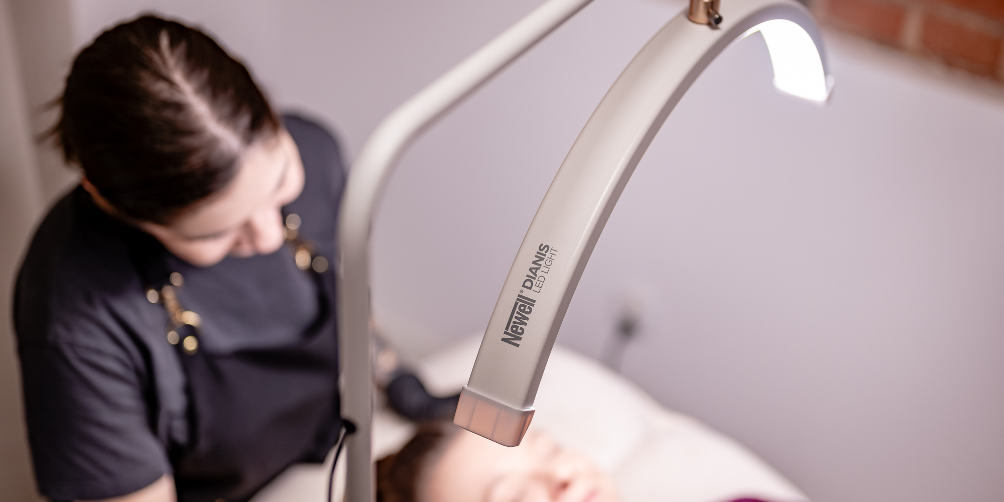 Lampa LED Newell Dianis - czarna