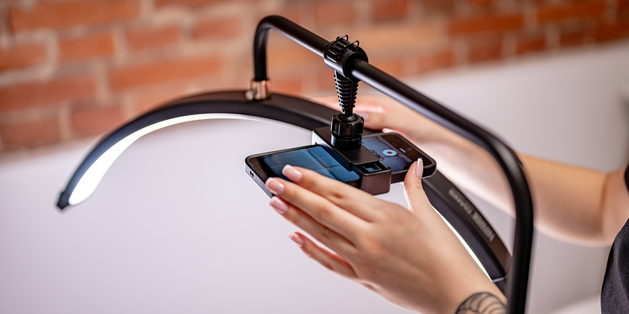 Lampa LED Newell Dianis - czarna