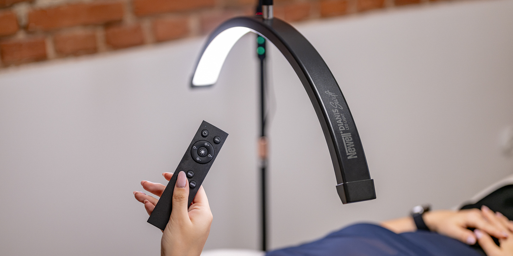 Lampa LED Newell Dianis Swift - czarna