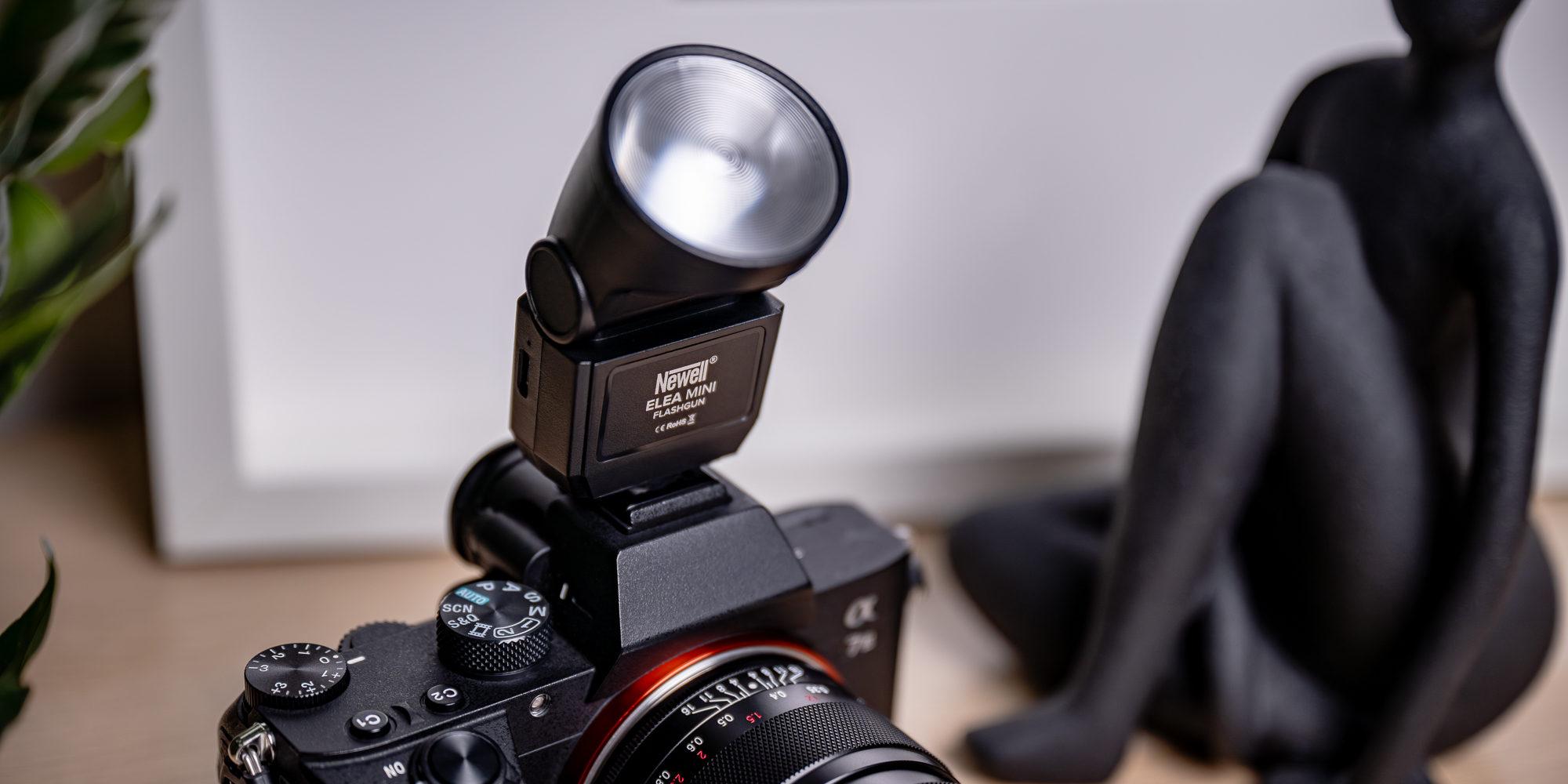 Lampa błyskowa Newell Elea Mini