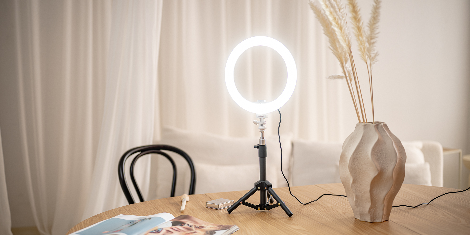 Lampa pierścieniowa LED Newell RL-10A Arctic White + statyw