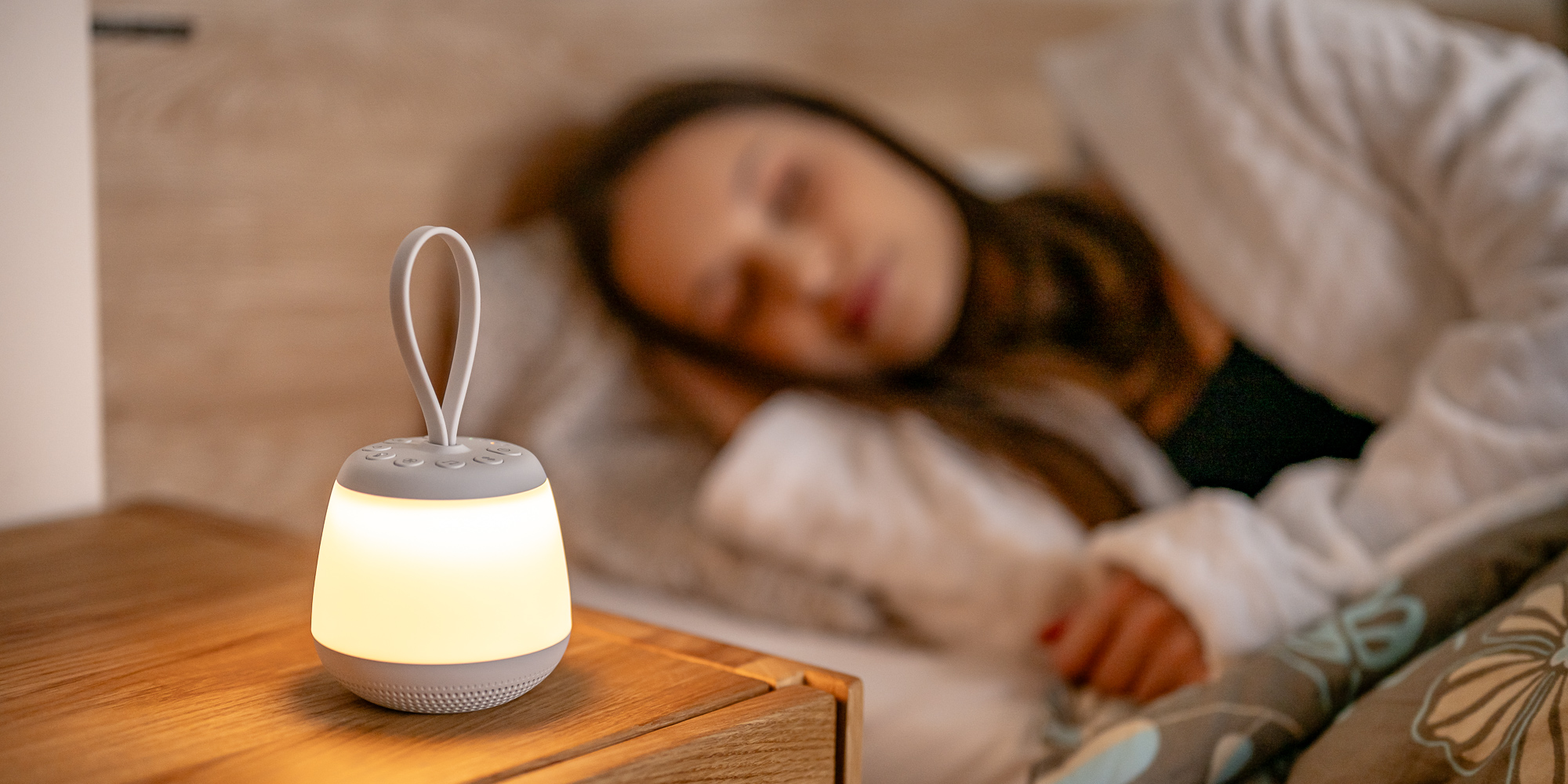 Lampka nocna LED Newell SeleneDream z funkcją białego szumu