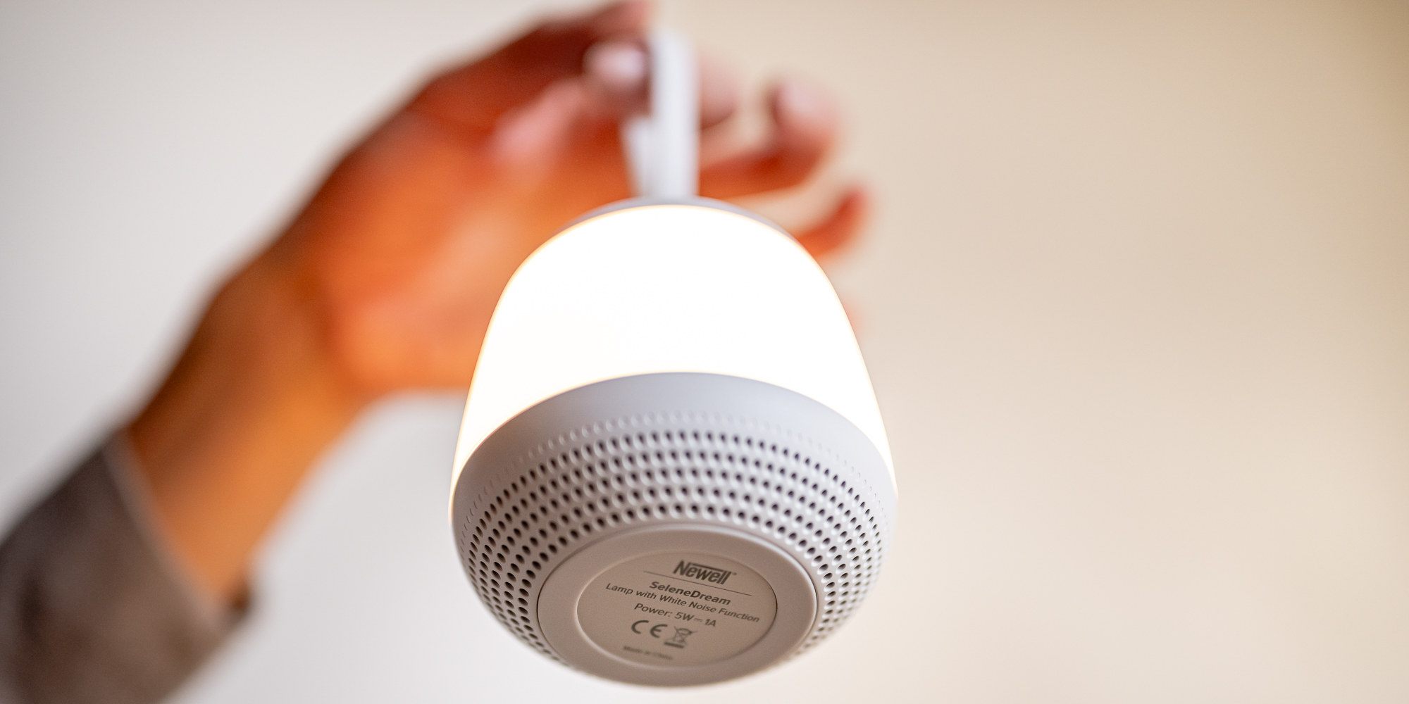 Lampka nocna LED Newell SeleneDream z funkcją białego szumu