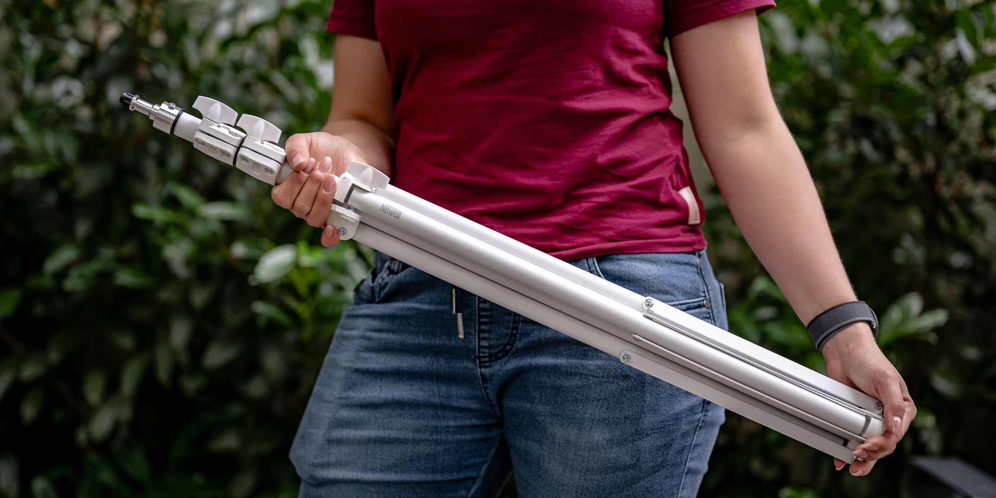 Newell Taranis lighting tripod - white