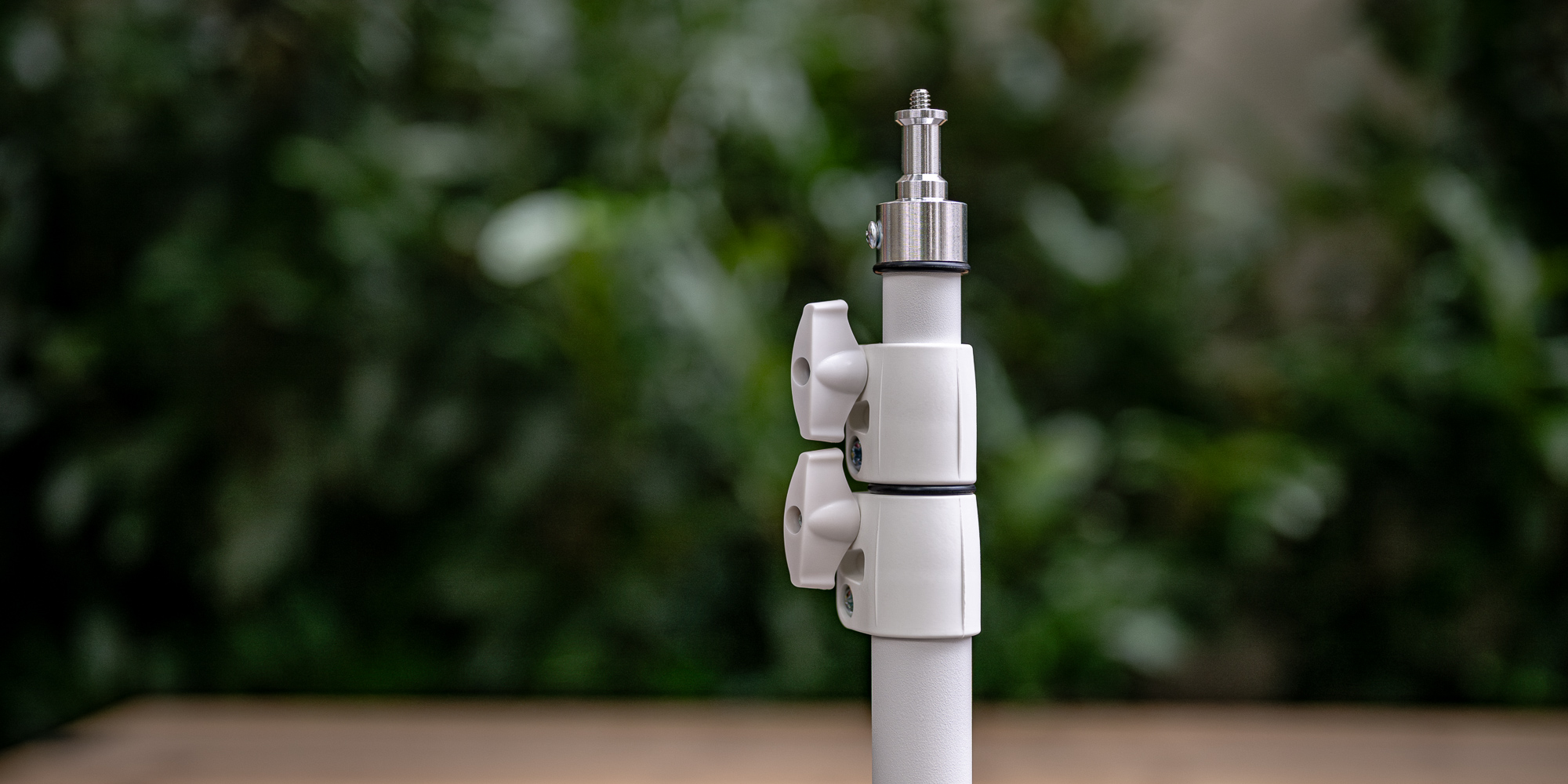 Newell Taranis lighting stand - white