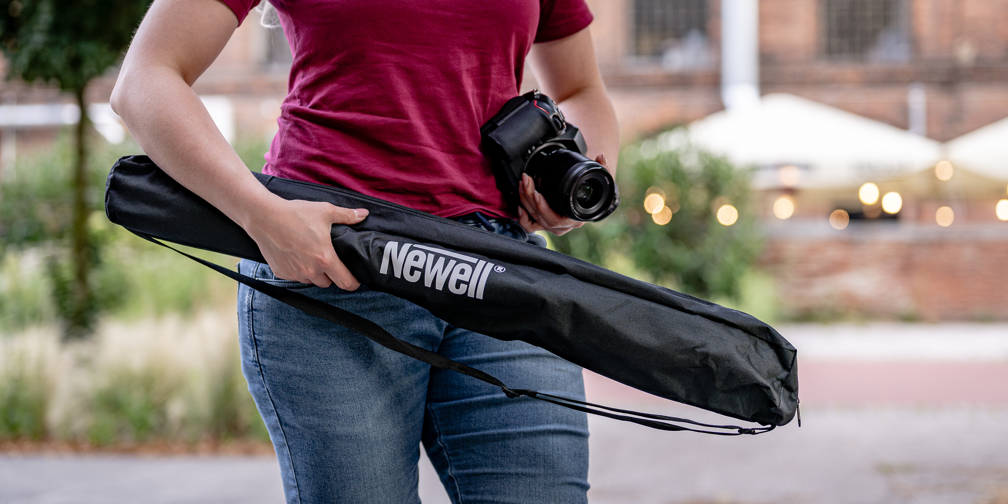 Newell Taranis lighting stand – white