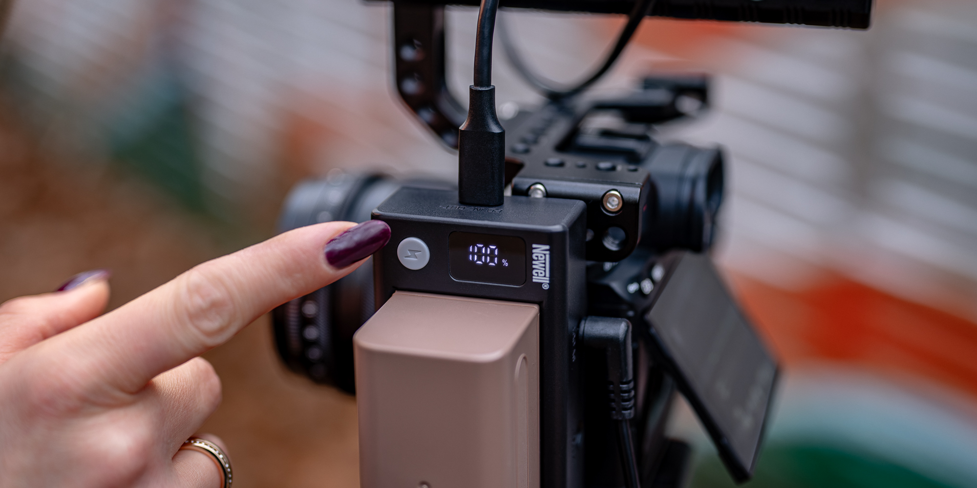 Uniwersalny adapter Newell DC - USB do akumulatorów NP-F