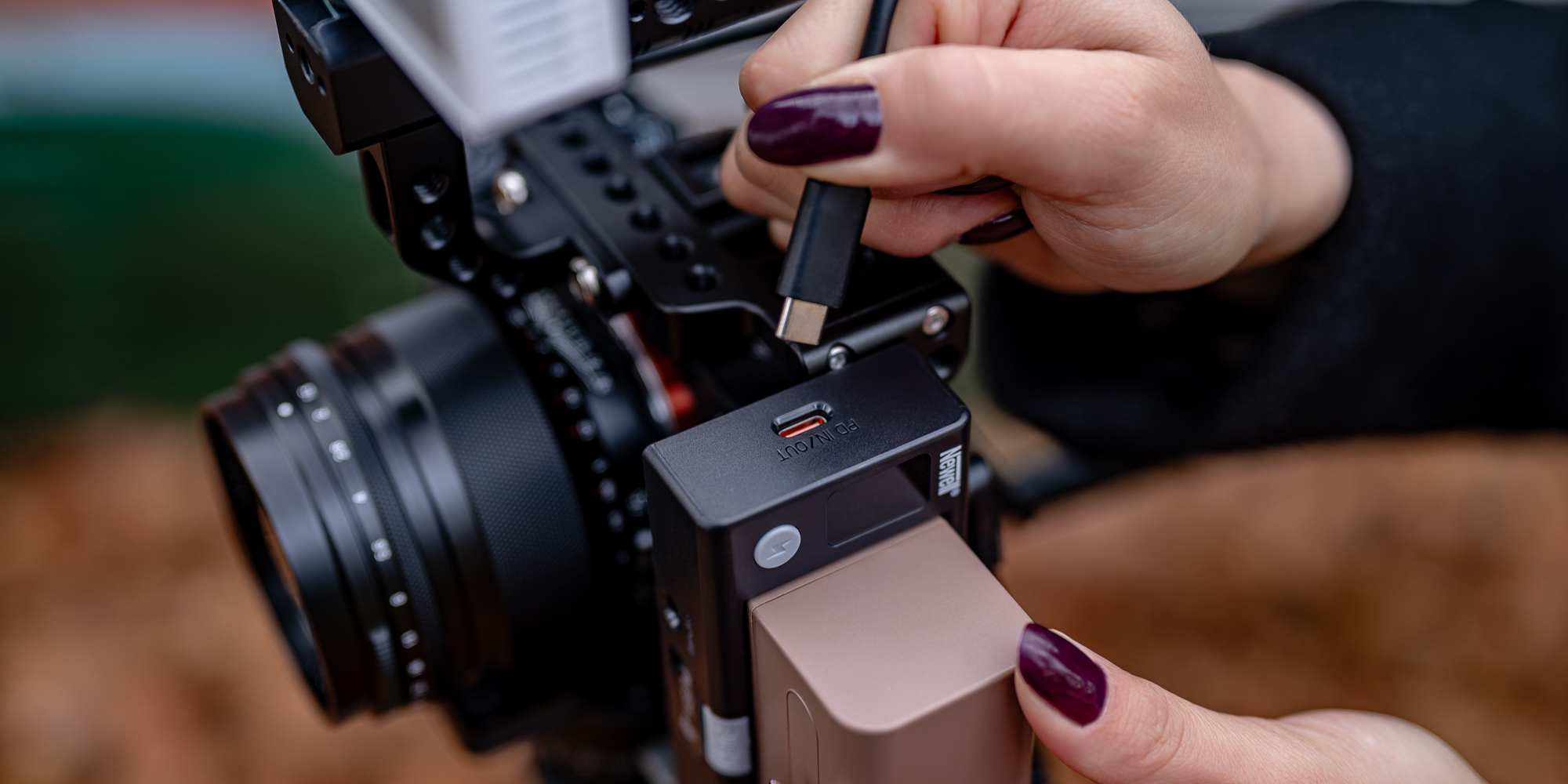 Uniwersalny adapter Newell DC - USB do akumulatorów NP-F