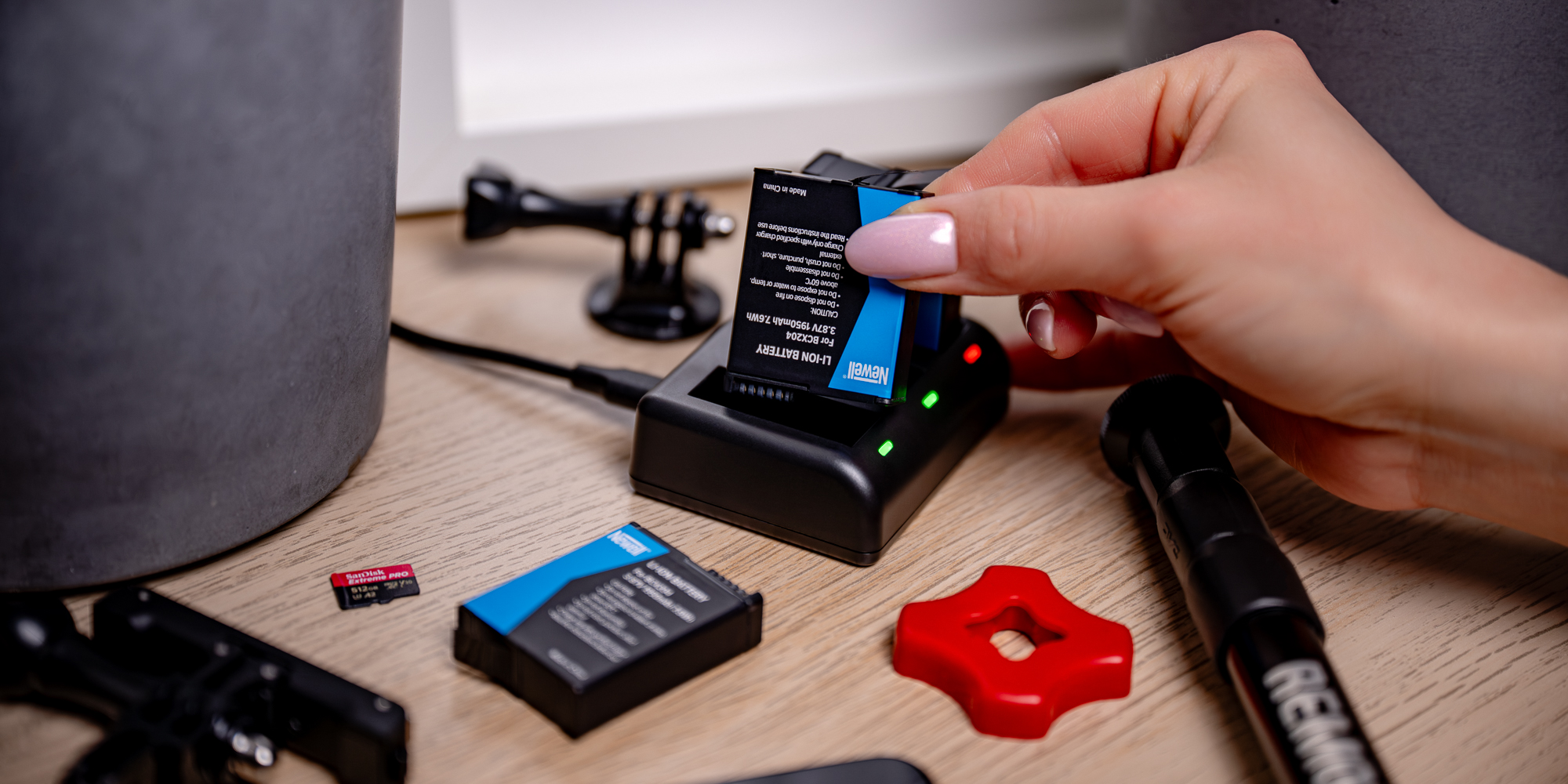 Zestaw Newell ładowarka trzykanałowa SDC-USB-C i trzy akumulatory BCX-204 do DJI Osmo Action