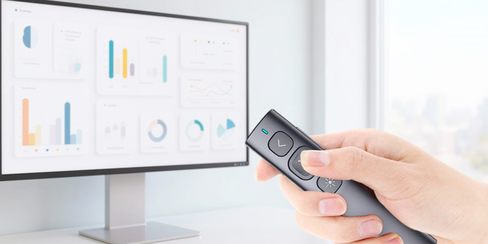 width=100% Pilot z wskaźnikiem laserowym do prezentacji multimedialnych Norwii N95 Plus BLE