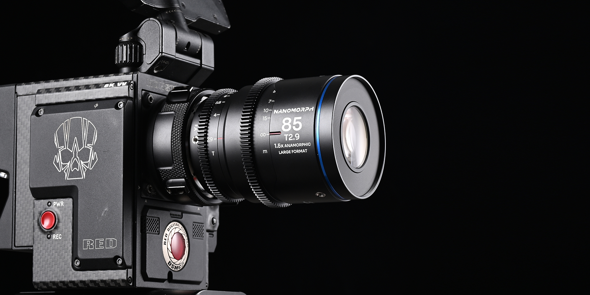 Obiektyw Laowa Nanomorph 85 mm T2,9 1,5x LF Silver do Arri PL / Canon EF połączony z kamerą RED