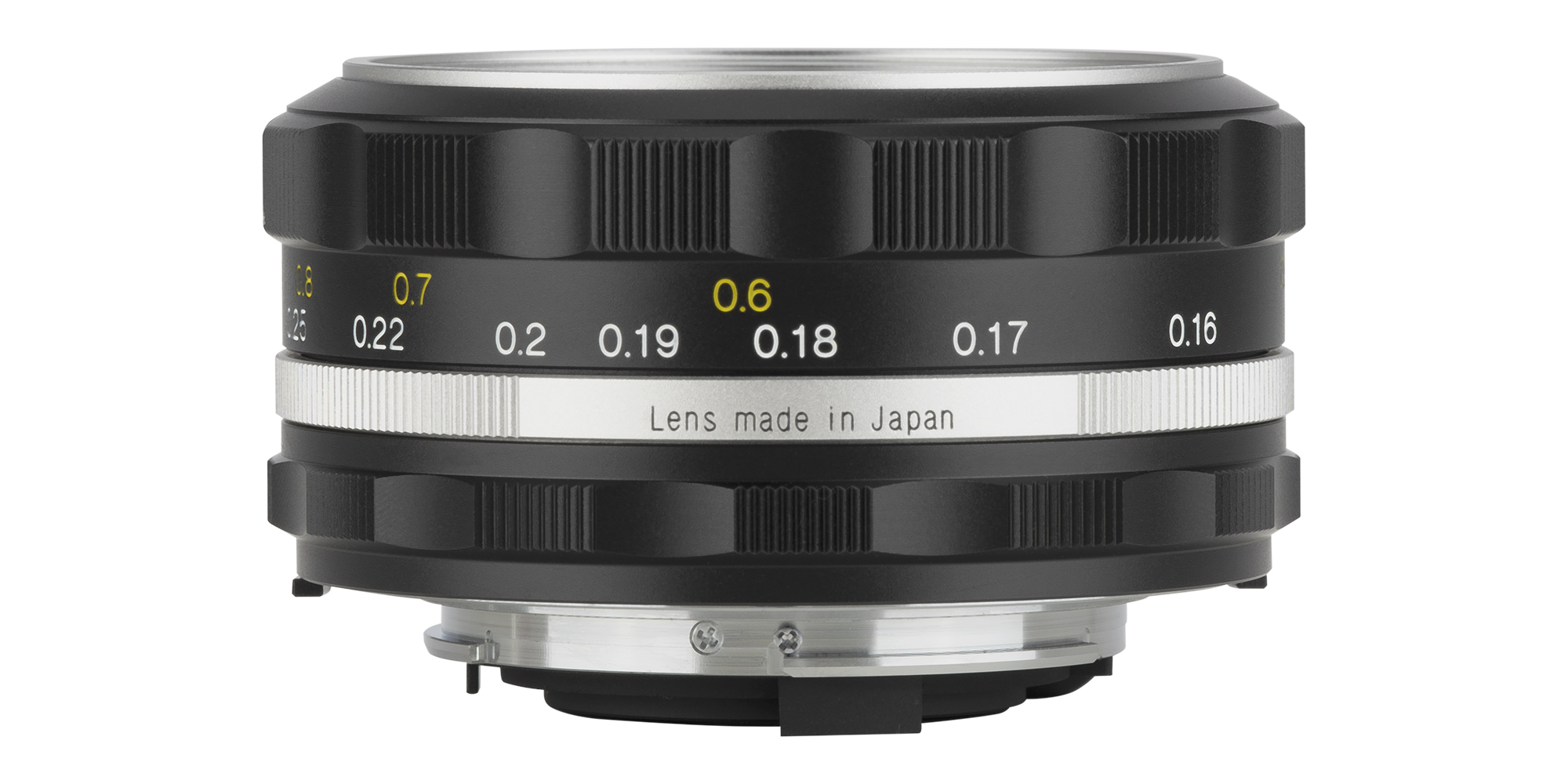 Voigtlander Color Skopar SL IIs 28 mm f/2.8 lens for Nikon F - silver - Wide, but with care