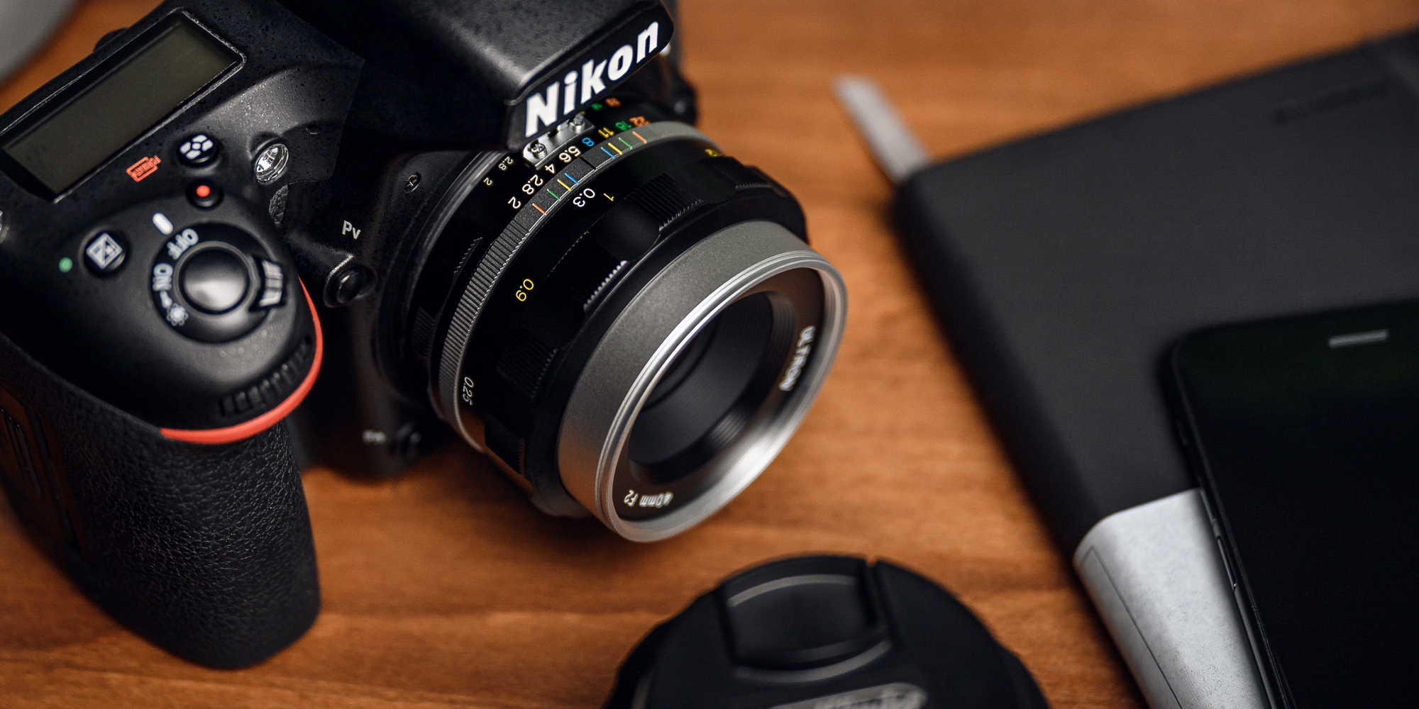 Obiektyw Voigtlander Ultron SL IIs 40 mm f/2,0 do Nikon F - srebrny - Film, DX, FX