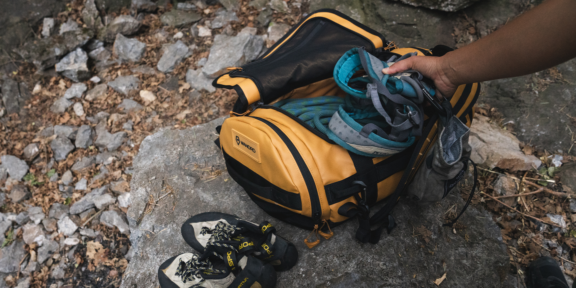 width=100% Torba Wandrd Carryall Duffel 30 l - żółta