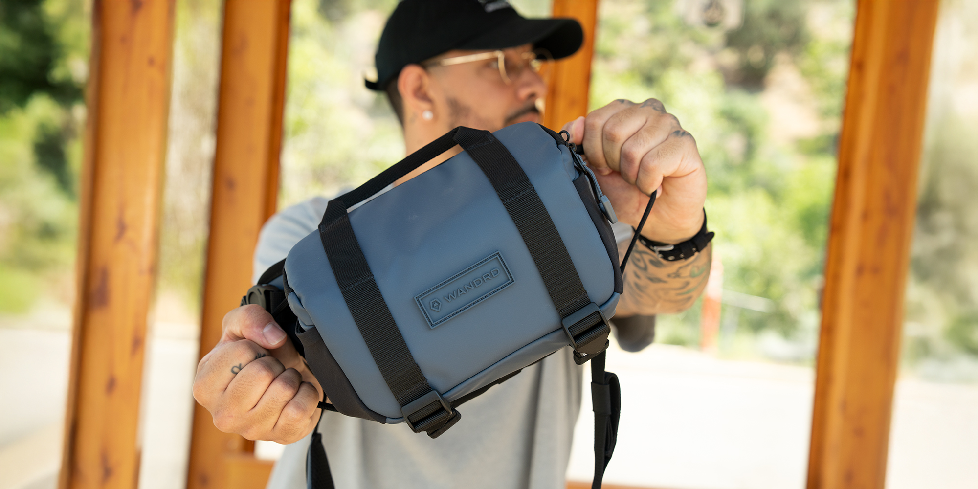 width=100% Torba fotograficzna Wandrd Rogue Sling 4 l v2 - czerwona