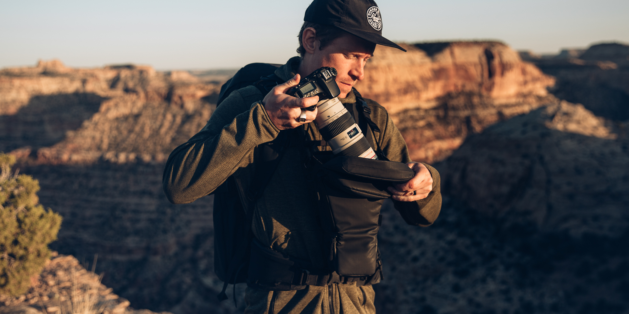 Torba fotograficzna Wandrd Route Chest Pack - szybki dostęp