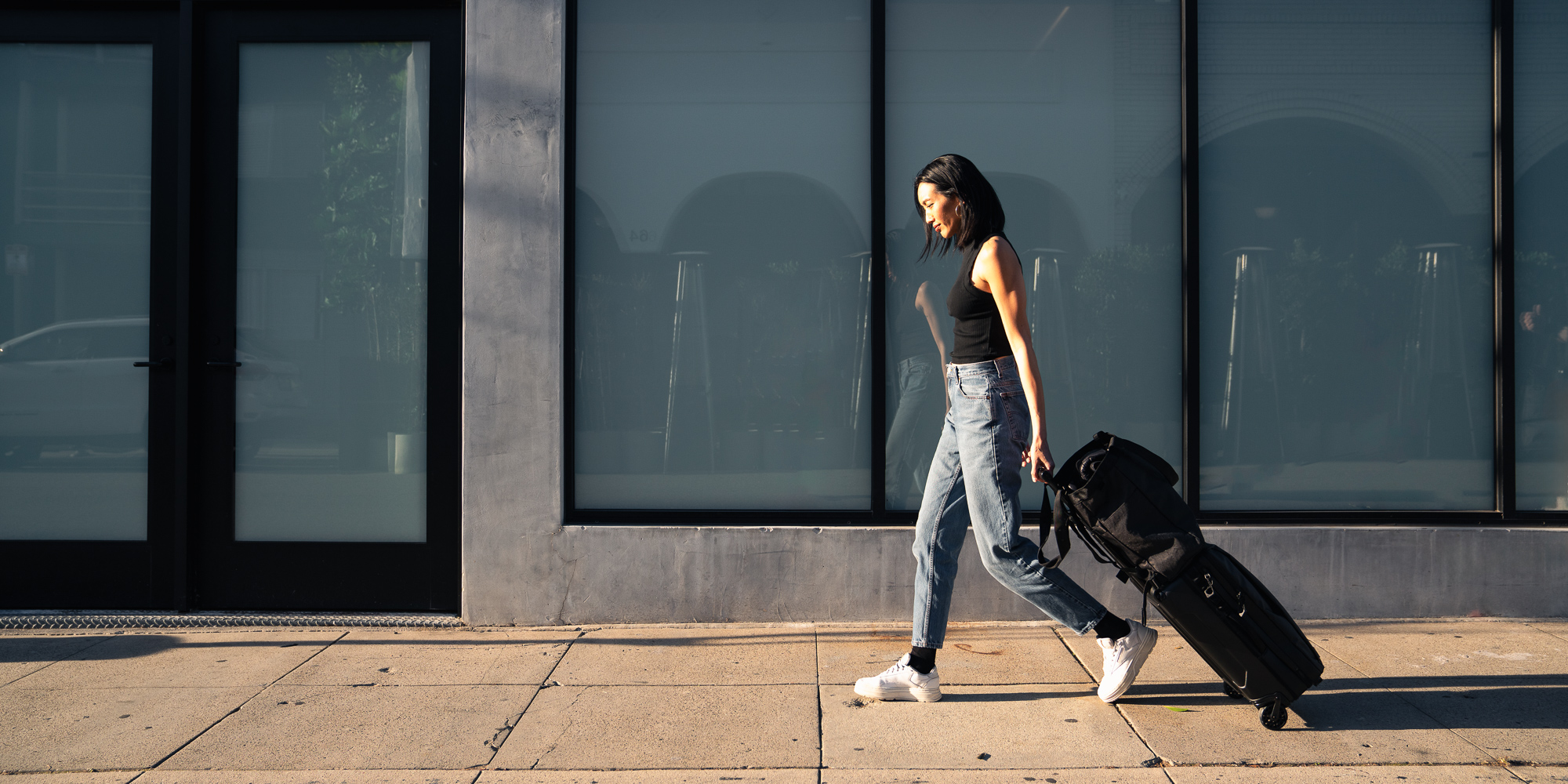 Walizka podróżna Wandrd Transit Carry-On Roller 40 l - czarna - Bagaż podręczny, jakiego jeszcze nie było