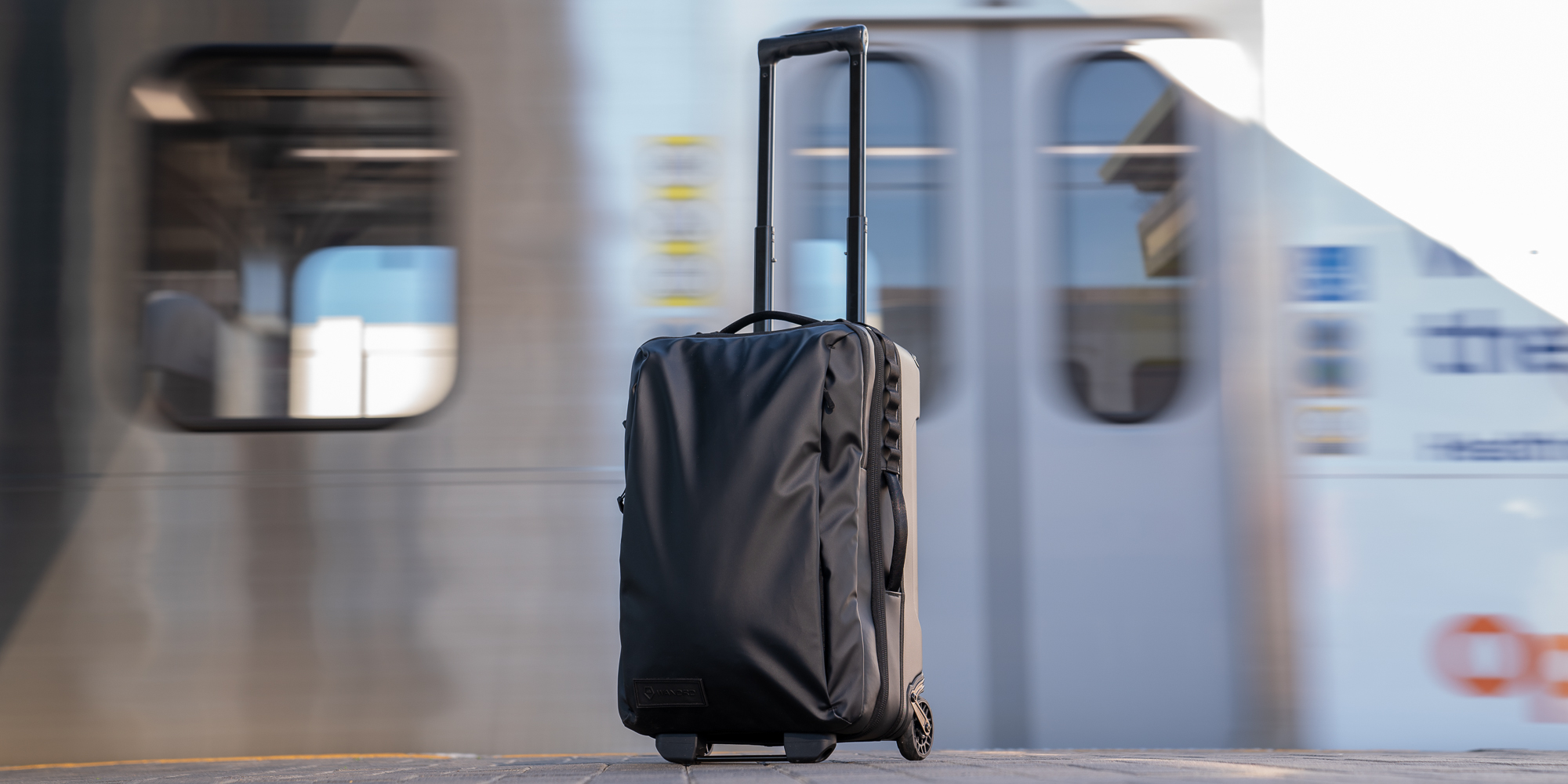 Walizka podróżna Wandrd Transit Carry-On Roller 40 l - czarna